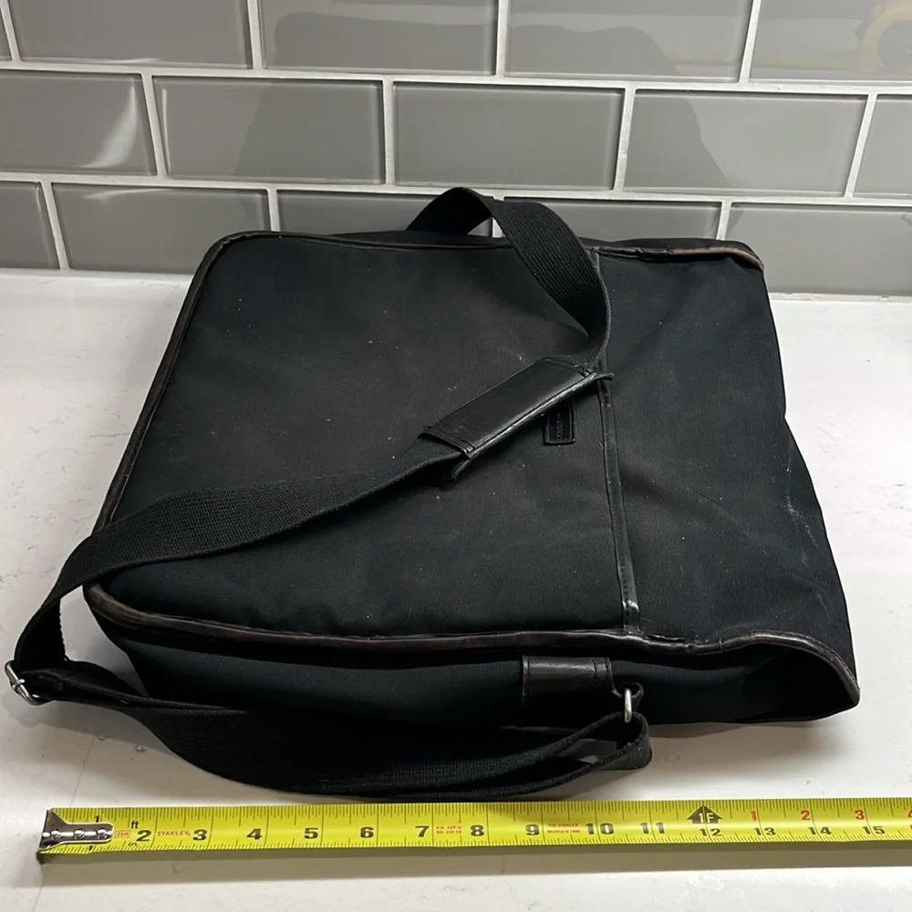 Banana Republic Laptop Messenger Bag  Color‎ Black EUC